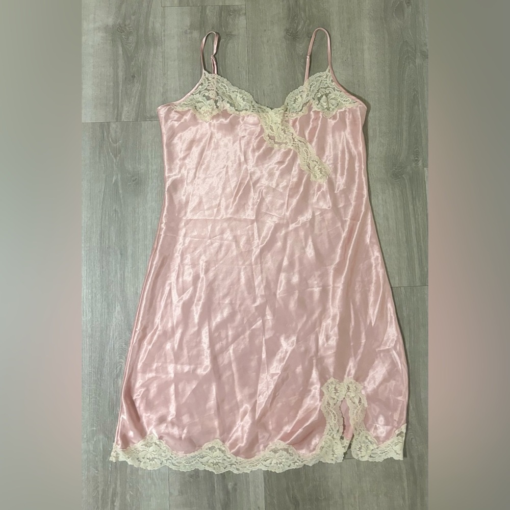 Victoria’s Secret Vintage Gold Label Pink Lace Trim Chemis Slip Size Large